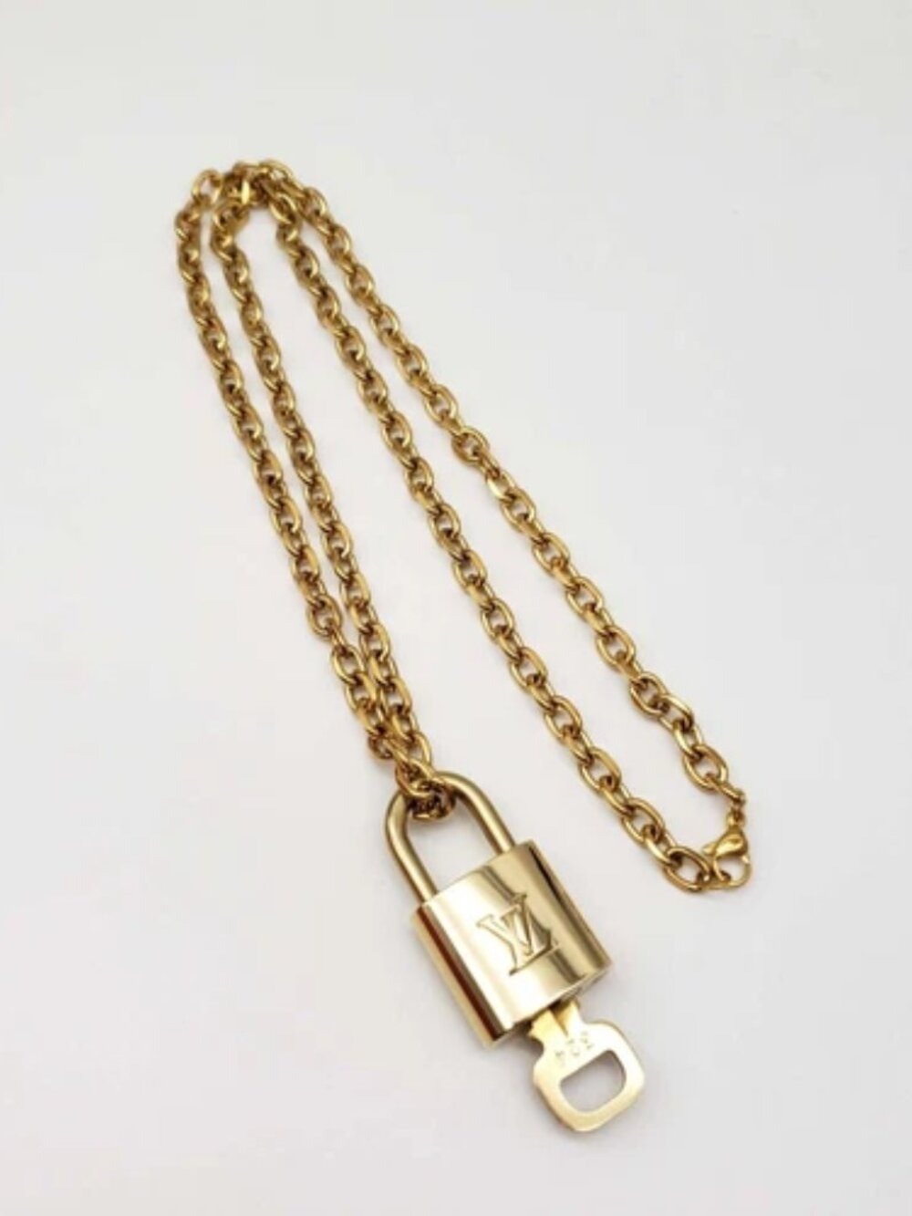 Gold-Plated Necklace with Authentic Louis Vuitton Padlock - Picture 6 of 8